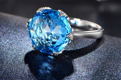 米萊珠寶9.5克拉托帕石戒指 璀璨藍調，指尖的藝術珍藏